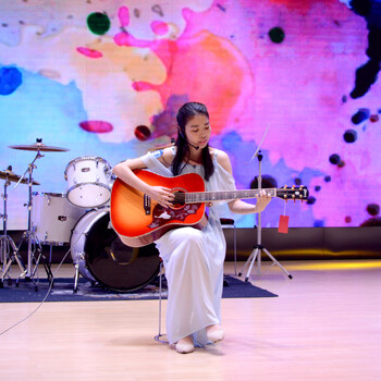 深圳龙岗加紫薇花园年会表演学吉他不需要花很多时间跟很多钱？