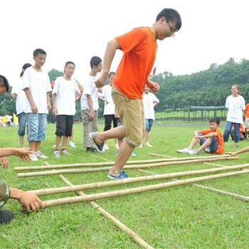 在自然中放松，在游戏中学习，在欢笑中感悟