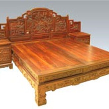 大红酸枝双人床继承了中式工艺气韵双人床家具创新设计