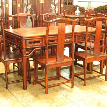 大红酸枝餐桌将红木文化兴趣爱好餐桌家具打造红木品牌魅力