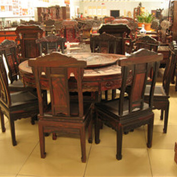 大红酸枝餐桌家具保值工艺美术师手工雕花餐桌家具
