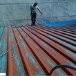 西安水性彩鋼板翻新涂料工程施工圖片