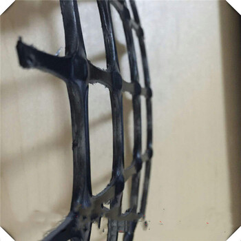 乌鲁木齐养殖黑色焊接塑料网格塑料围栏网格