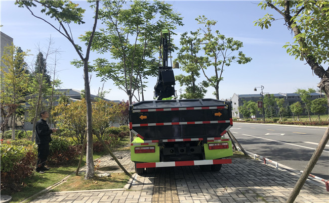 重庆黔江雨水井清淤车上蓝牌