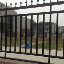 北京昌平区铁艺围栏制作防护栏防护网封阳台彩钢房搭建