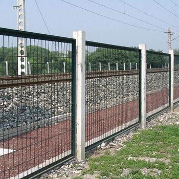 生产供应铁路护栏网铁路隔离栅铁路护栏网价格铁路护栏网规格