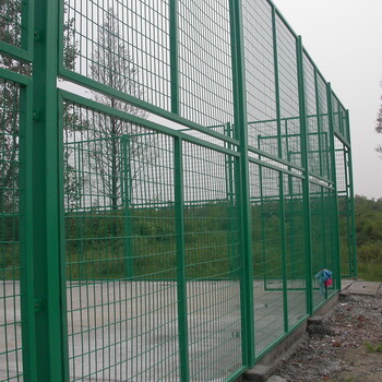 深圳焊接隔离网，公路隔离栅，浸塑铁丝栅栏，网片隔离栏，喷塑网