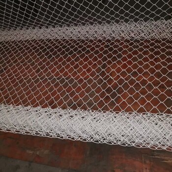 白色包胶勾花网包塑网场地围网球场护栏网厂家可个性化定制