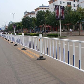 广州做交通护栏的厂家有哪些？采购交通护栏的注意事项