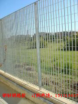钢格栅板围栏-防护栏网格板-钢格板围栏