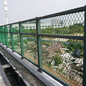 深圳防落网价格清远斜方孔围栏铁路隔离栅