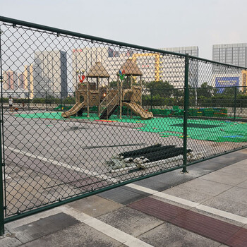 包胶球场防护栏广州交通隔离栏镀锌勾花网