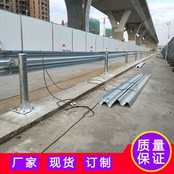 揭陽鍍鋅波紋鋼護(hù)欄防撞圍欄交通護(hù)欄板雙波圍欄公路防撞欄