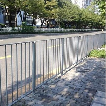 深圳深标护栏生产厂家人行道隔离栏杆定做公路中间防撞护栏批发