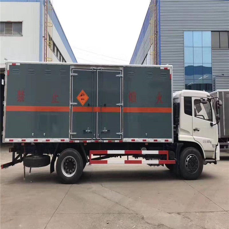 宁波带气囊悬挂9.6米易燃厢式运输车格