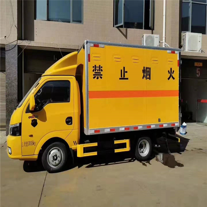 阿坝藏族羌族自治州重汽拉涂料5.15米运输车格