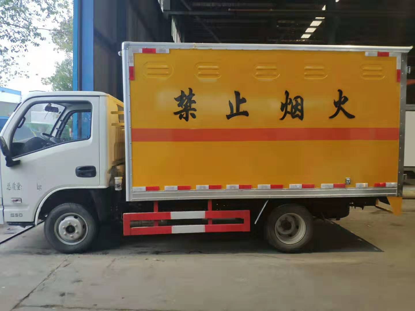 甘南藏族自治州解放新规4.2米厢式危险品车新价格