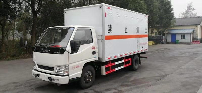 阿泰勒柳汽三轴危化品安全达标车型危险品厢式车