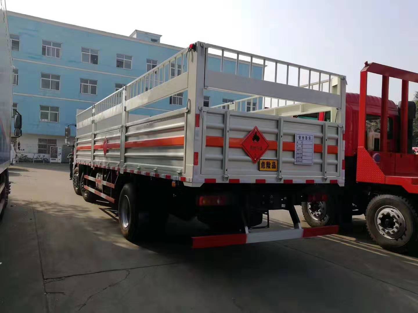 林芝东风10吨腐蚀品运输车上完户价格危险品车