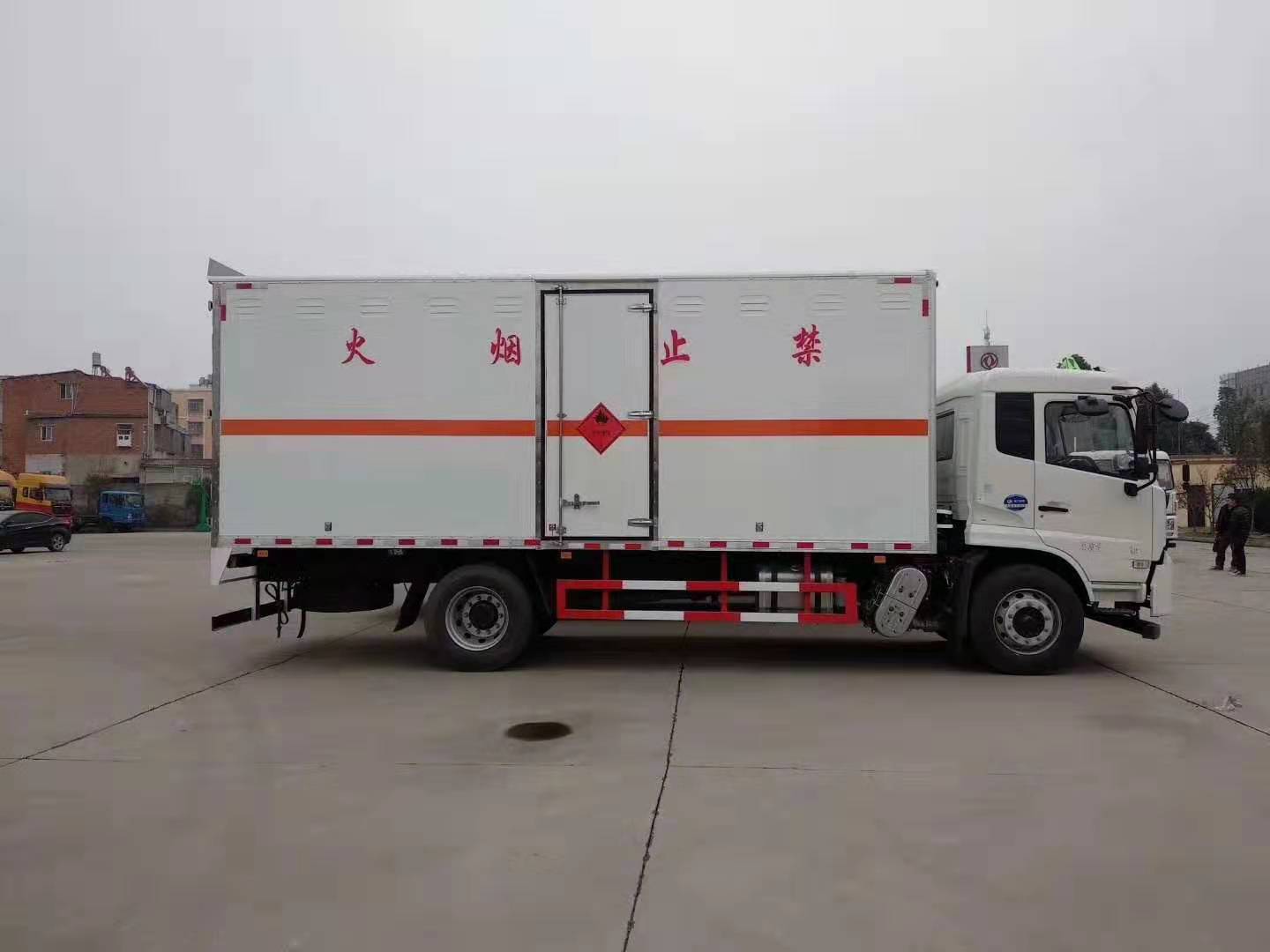 济南9吨化学品运输车供应商危险品车厂家