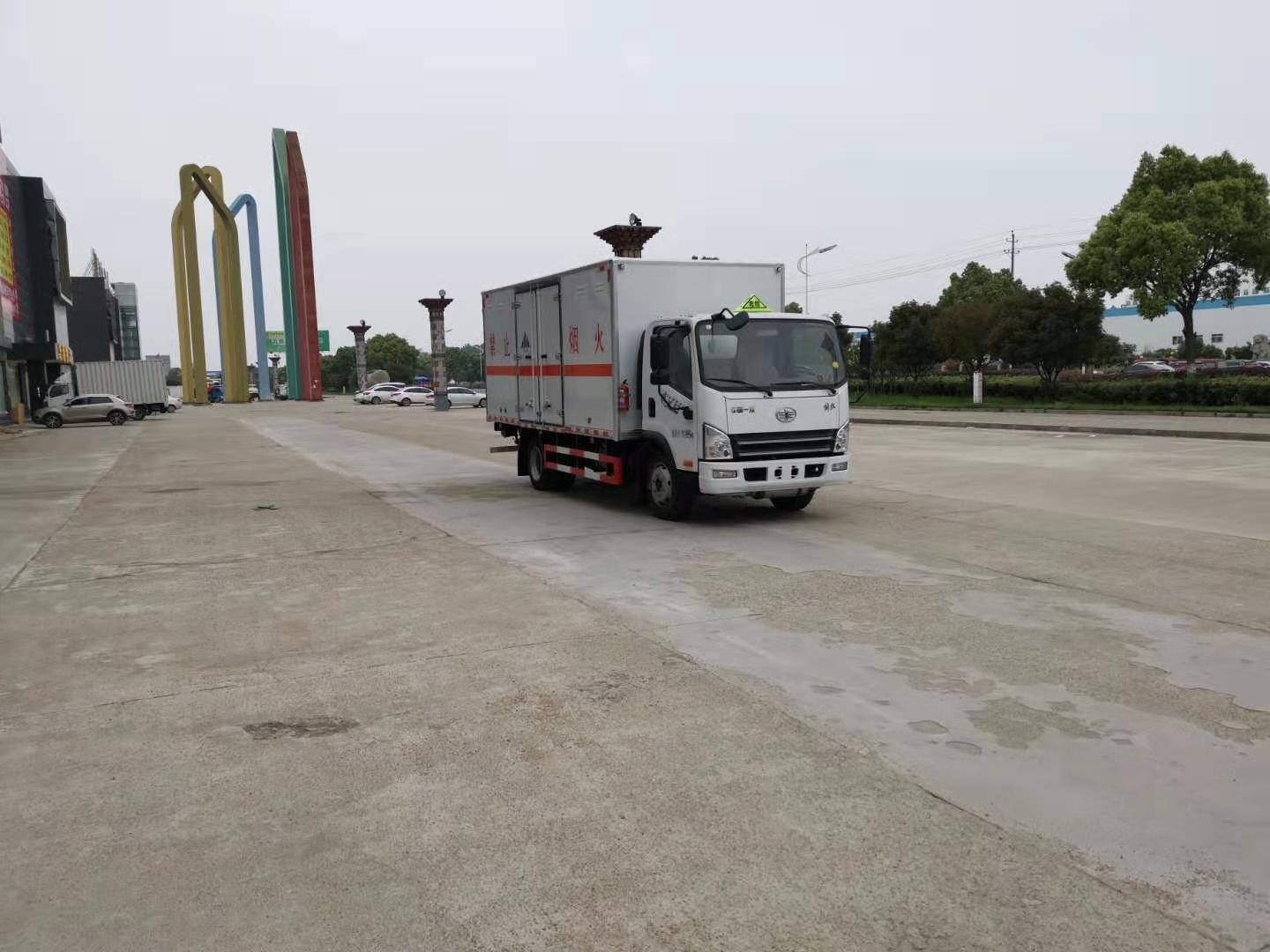 武汉3米左右气瓶运输车安全达标车型危险品厢式车