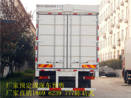 供应东风天龙9米4飞翼厢式车运输重型机械设备车