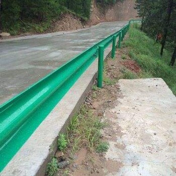 珠海省道防撞板厂家公路波浪形护栏现货供应波纹型防撞栏规格