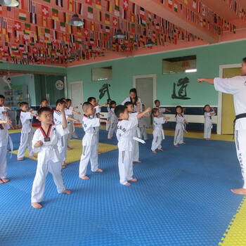 来宾学生跆拳道来宾学生跆拳道教育-来宾汉武堂