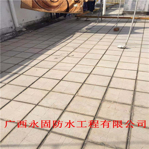 灵山县屋顶漏水堵漏-广西永固防水补漏公司