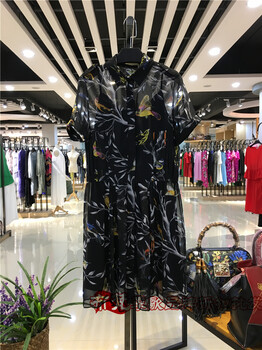 廣州品牌女裝折扣店進(jìn)貨渠道在哪