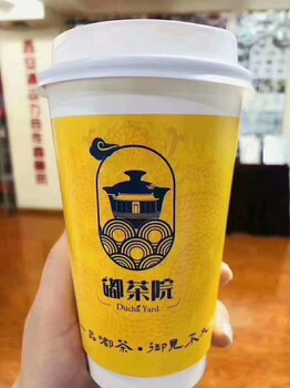 这家奶茶加盟店不简单_一杯杯气质非凡_开业顾客爆满