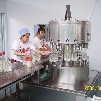 吐鲁番白酒全自动灌装机价格实惠,白酒液体定量灌装机