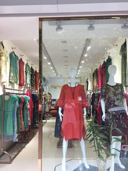 想要开女装服装店，在那里能进到质量好