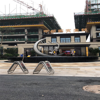 江西贛州售樓部小區(qū)主入口水景不銹鋼月亮雕塑定制廠家