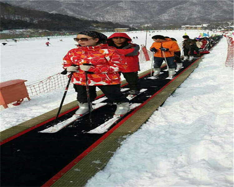 魔毯雪地代步机滑雪场魔毯构成