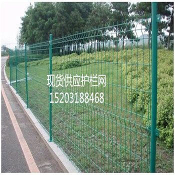 上海金属护栏网车间隔离网临时护栏网桃型柱护栏