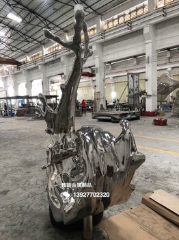 荊州浪花不銹鋼雕塑水景海浪不銹鋼雕塑小品藝術(shù)總監(jiān)的精心策劃