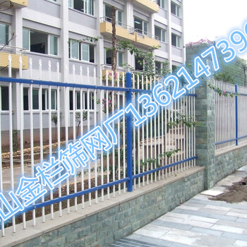 廠家生產(chǎn)河源小區(qū)公路護欄建筑鐵網(wǎng)PVC電箱圍欄等歡迎咨詢