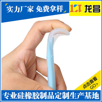 生產(chǎn)貼牌環(huán)保卡通寶寶米糊軟勺質(zhì)量好樟木頭寶寶軟頭飯勺供應(yīng)廠家