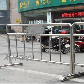 郑州哪卖不锈钢铁马护栏的厂家广场不锈钢移动铁马护栏围挡批发