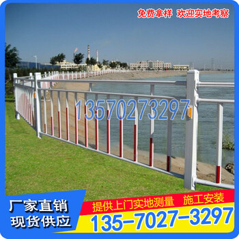 東莞市政護(hù)欄廠家中山道路面包管護(hù)欄甲型護(hù)欄設(shè)備