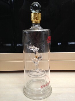 小鹿造型玻璃酒瓶空心內(nèi)置小鹿白酒瓶鹿血酒玻璃瓶鹿茸酒白酒瓶