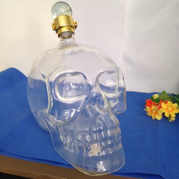 骷髅造型玻璃酒瓶头骨创意威士忌酒瓶玻璃枯骨白酒瓶