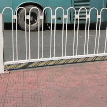 湖南益阳锌钢道路护栏，广州京式护栏，公路交通隔离栏，甲型马路护栏生产厂家