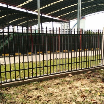 广东清远艺术护栏场地围网结实价格实惠锌钢护栏多少钱一米