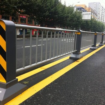 广东江门马路中间隔离护栏道路交通设施护栏厂家公路防撞护栏