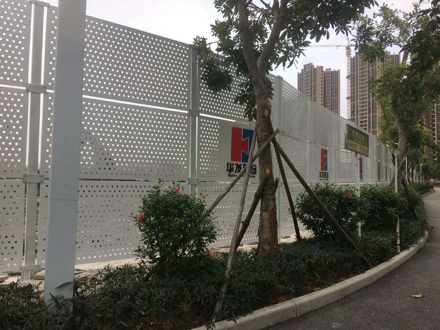 广东惠州工地围挡护栏价格通风冲孔板围挡吸声板围栏声屏障