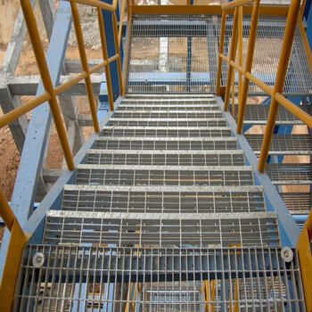 广东阳江排水沟盖板楼梯踏步板高强度使用寿命长热镀锌钢格板