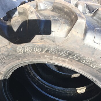 供應(yīng)380/85r30鋼絲人字胎農(nóng)用胎