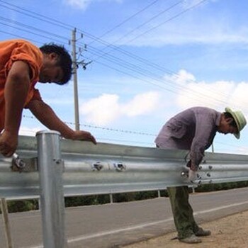 山西吕梁公路波形板护栏厂家现货